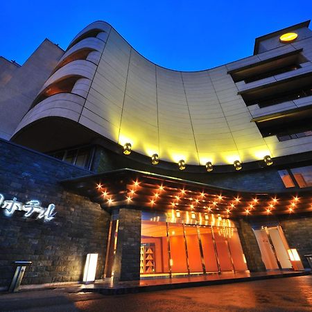 Senkeien Tsukioka Hotel Kaminoyama Exterior photo